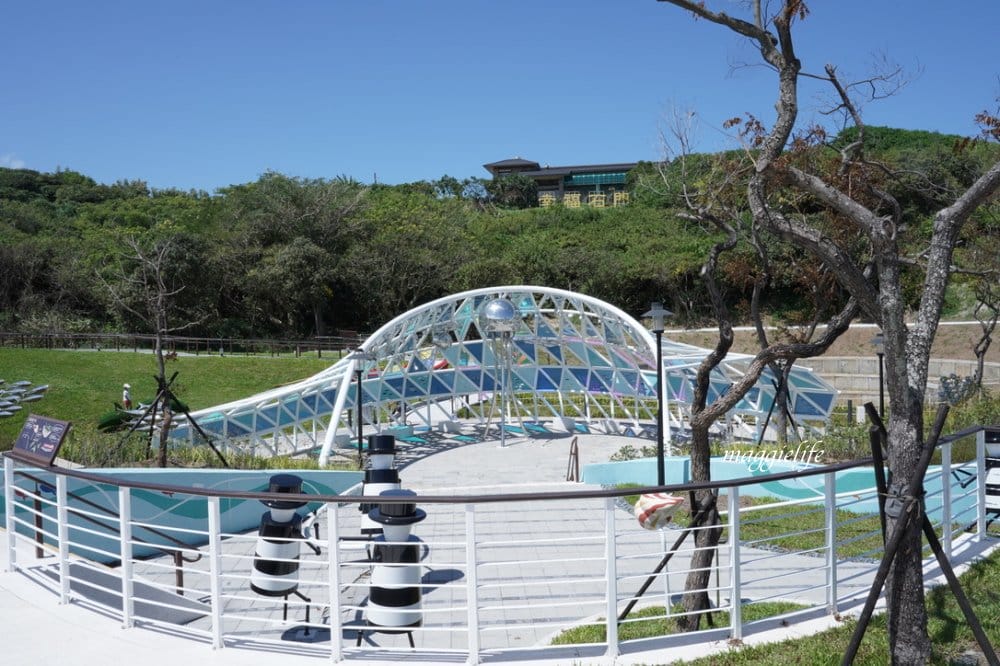 新北石門新景點|石門幸福雙心公園,石門幸福步道,海豚,燈塔人,互動式體驗,白天晚上都美,北海岸親子|約會新IG打卡景點! - 第5張圖 新北石門新景點|石門幸福雙心公園,石門幸福步道,海豚,燈塔人,互動式體驗,白天晚上都美,北海岸親子|約會新IG打卡景點!