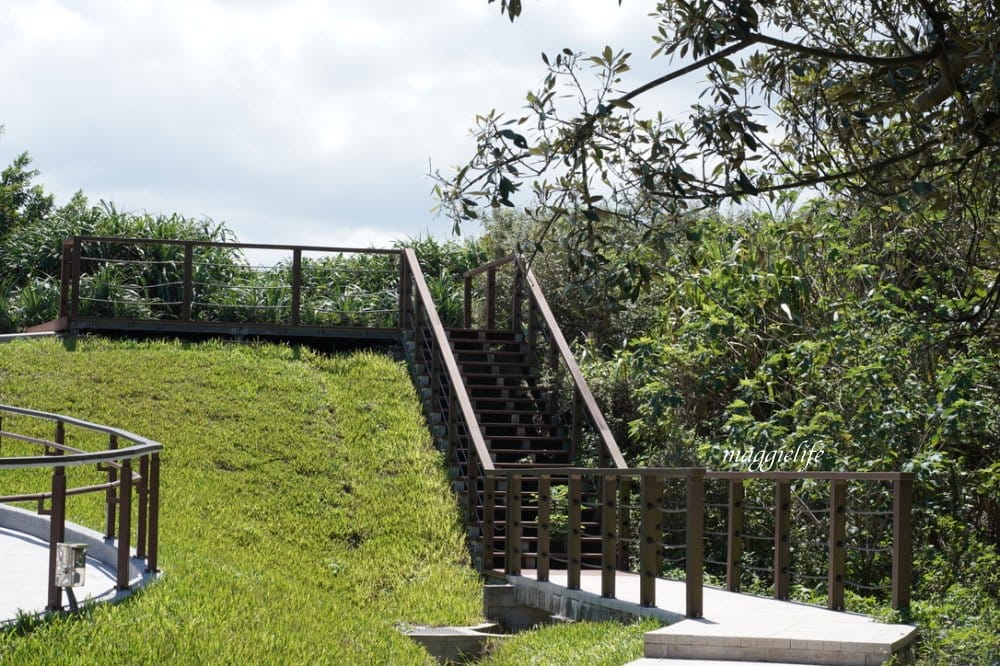 新北石門新景點|石門幸福雙心公園，石門幸福步道，海豚，燈塔人，互動式體驗，白天晚上都美，北海岸親子｜約會新IG打卡景點！