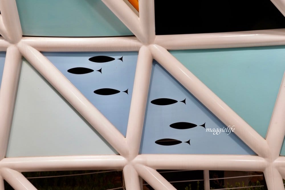 新北石門新景點|石門幸福雙心公園，石門幸福步道，海豚，燈塔人，互動式體驗，白天晚上都美，北海岸親子｜約會新IG打卡景點！