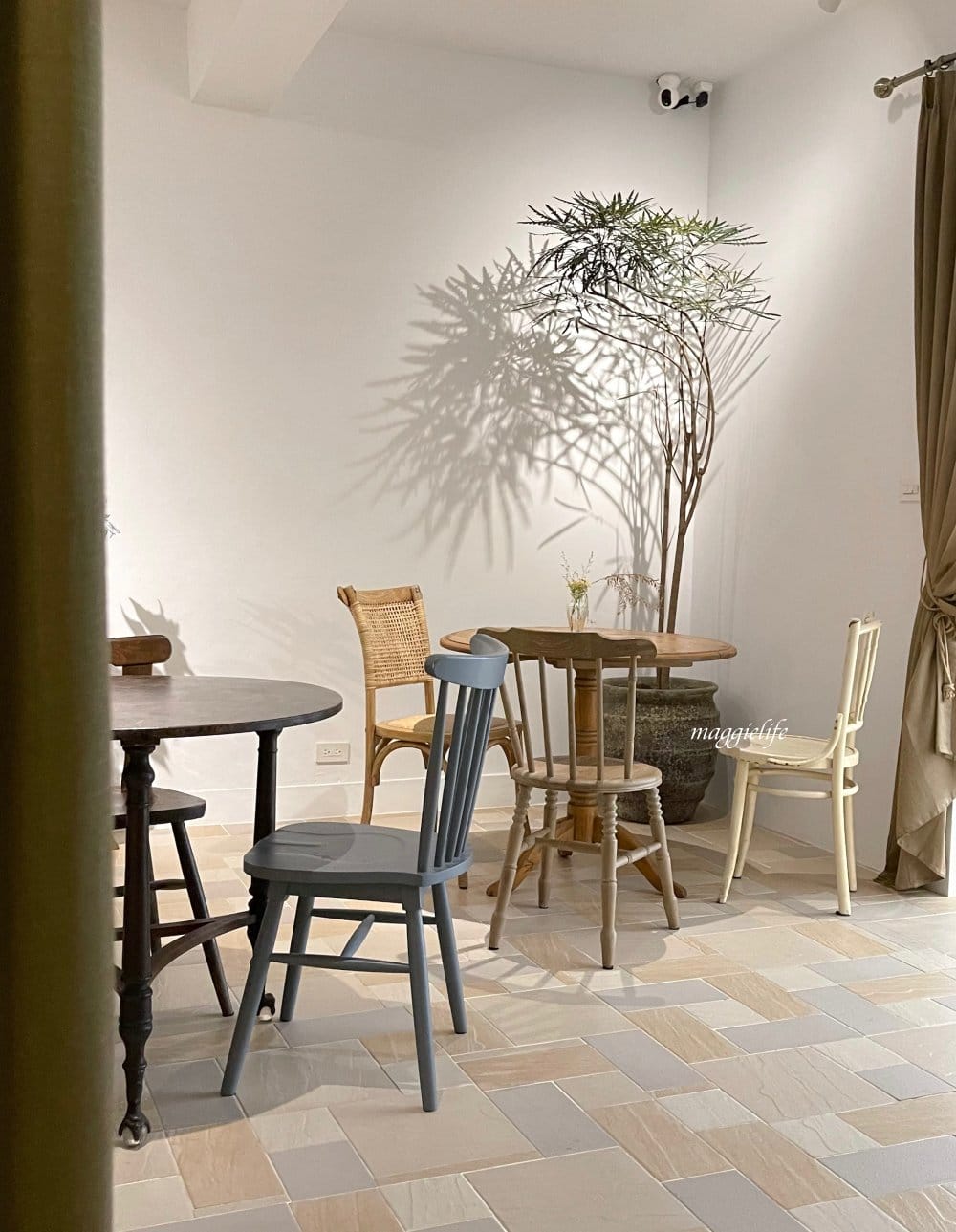 忠孝新生站|東東好生活，新開幕隱藏在巷弄之中的複合式咖啡廳，好物加上手作甜點好喝咖啡，酪梨布丁超好吃！