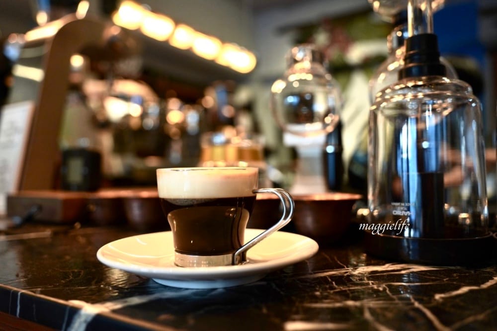 大安區咖啡｜RUFOUS COFFEE ROASTERS 2店，台北必喝咖啡，一定要來這家，是我認為全台北最好喝的康寶藍，咖啡迷必喝！