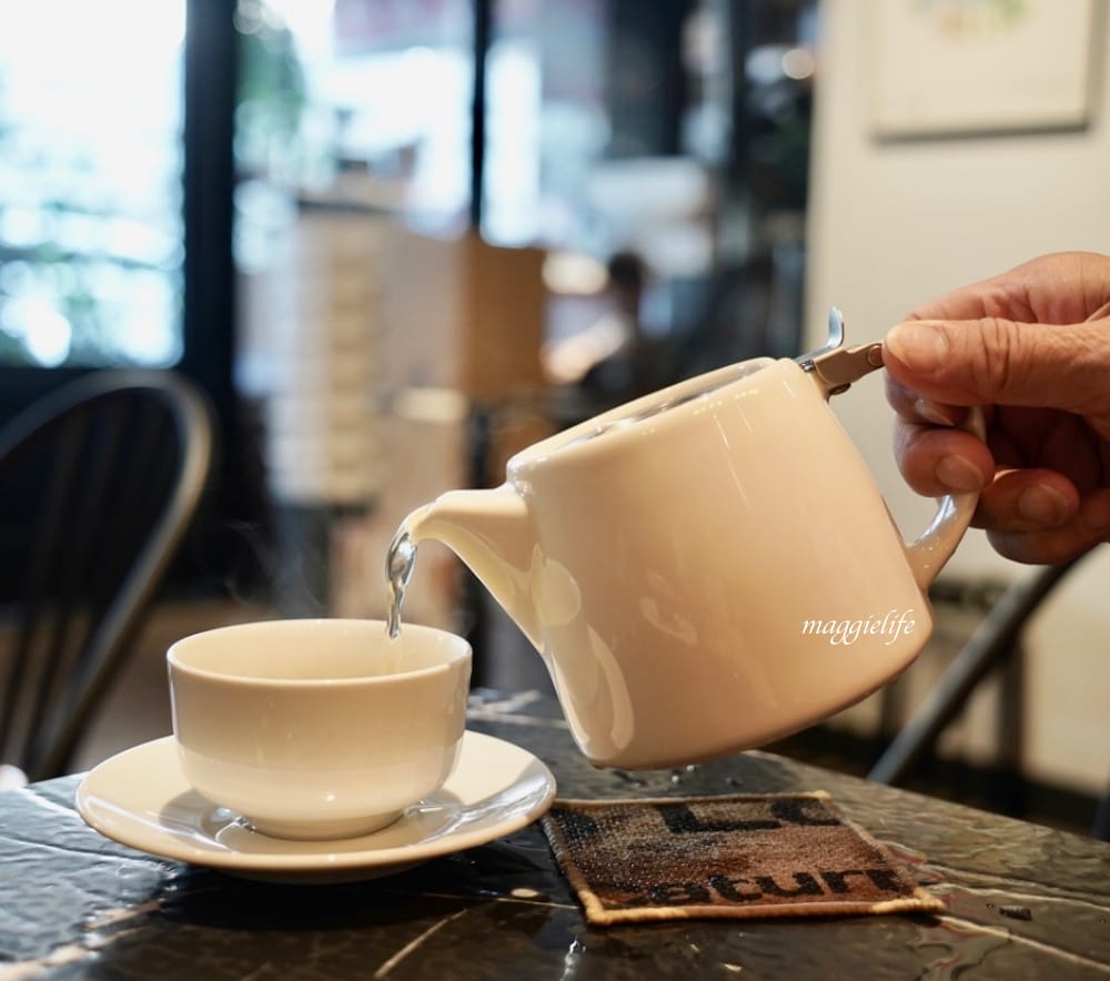 大安區咖啡｜RUFOUS COFFEE ROASTERS 2店，台北必喝咖啡，一定要來這家，是我認為全台北最好喝的康寶藍，咖啡迷必喝！