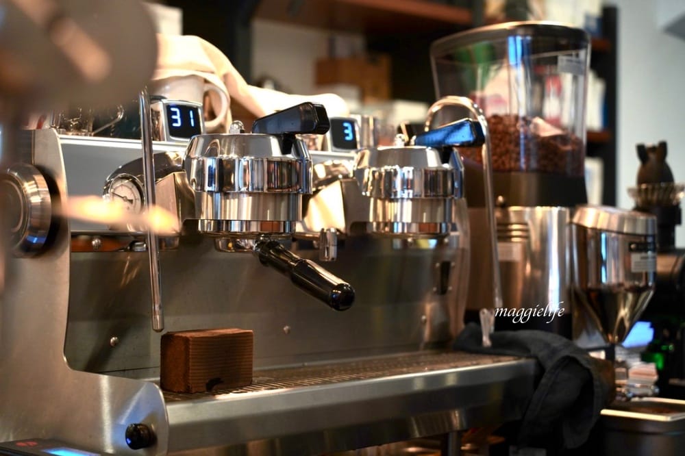 大安區咖啡｜RUFOUS COFFEE ROASTERS 2店，台北必喝咖啡，一定要來這家，是我認為全台北最好喝的康寶藍，咖啡迷必喝！