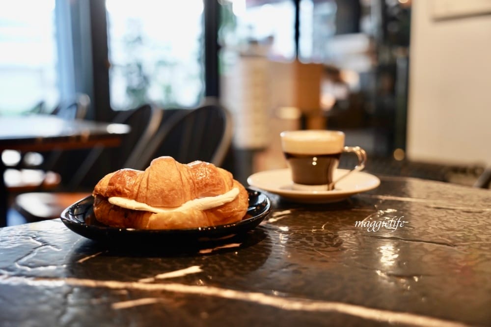 大安區咖啡｜RUFOUS COFFEE ROASTERS 2店，台北必喝咖啡，一定要來這家，是我認為全台北最好喝的康寶藍，咖啡迷必喝！