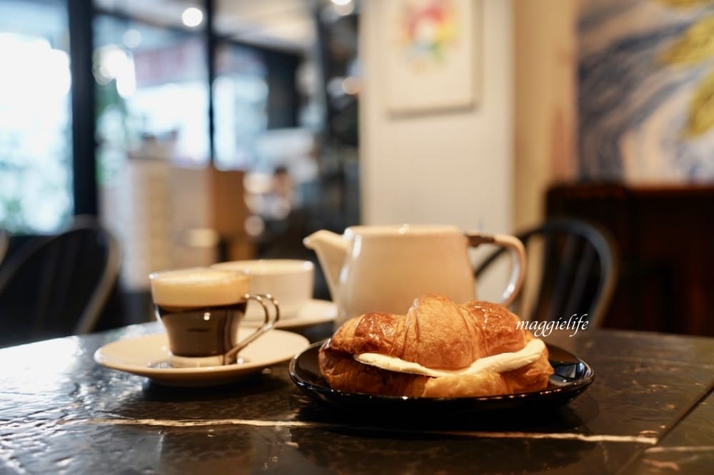 大安區咖啡｜RUFOUS COFFEE ROASTERS 2店，台北必喝咖啡，一定要來這家，是我認為全台北最好喝的康寶藍，咖啡迷必喝！