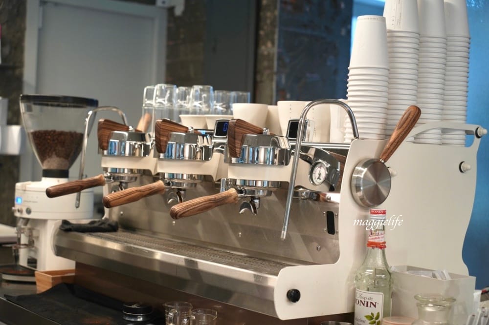 忠孝復興咖啡｜VWI by CHADWANG，冠軍咖啡王策咖啡廳搬新家了，世界咖啡沖煮大賽冠軍咖啡廳，台北東區下午茶。