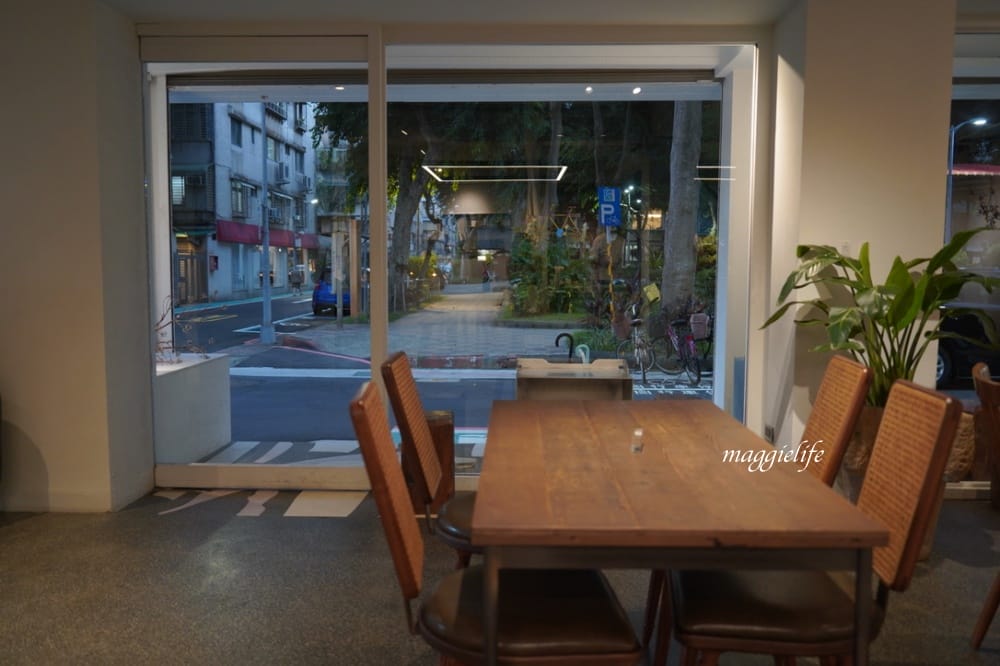 忠孝復興咖啡｜VWI by CHADWANG，冠軍咖啡王策咖啡廳搬新家了，世界咖啡沖煮大賽冠軍咖啡廳，台北東區下午茶。