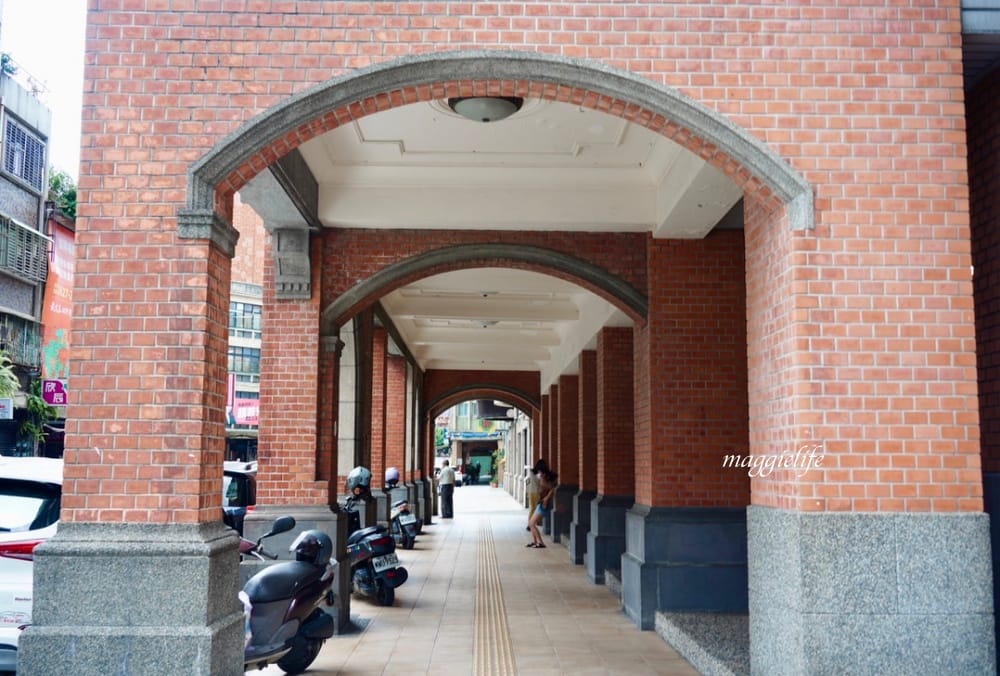 台北老宅古蹟咖啡｜大稻埕STARBUCKS星巴克保安門市，大同區大稻埕老宅咖啡，大稻埕的巴洛克豪宅！