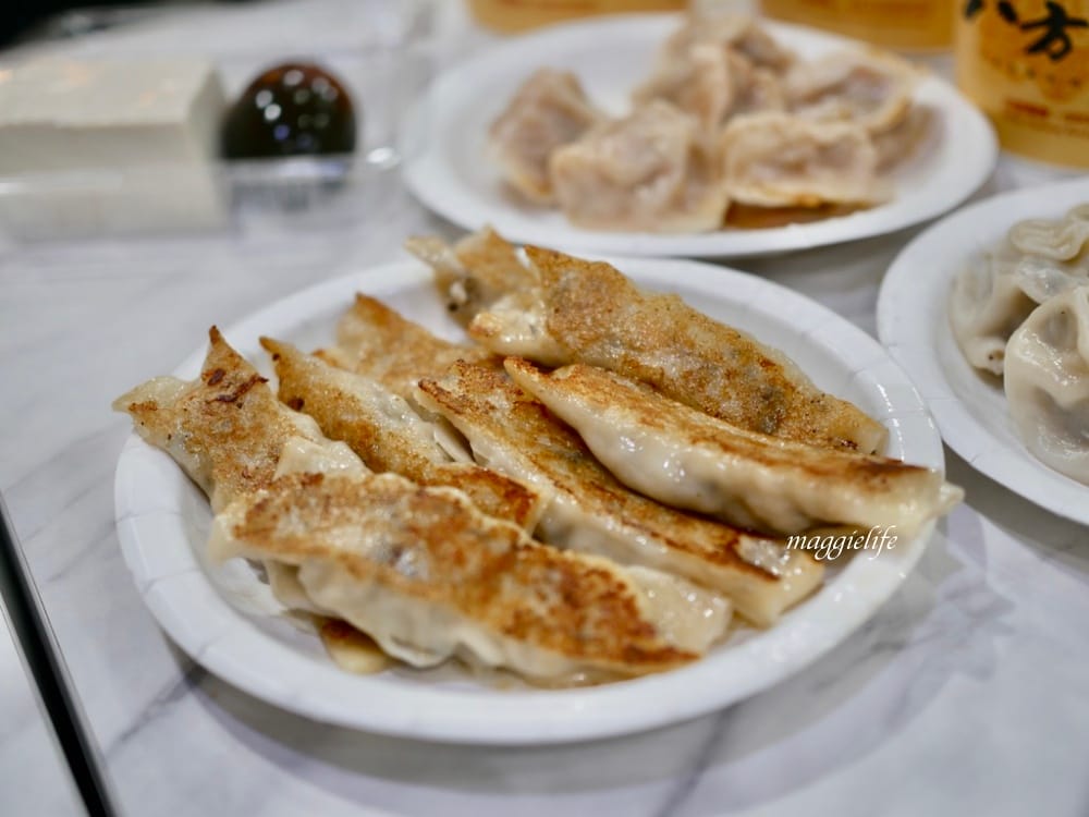 八方雲集松露蕈菇系列，沒想到松露也這麼平民化，八方雲集泡菜水餃，酸辣湯，蕈菇湯！