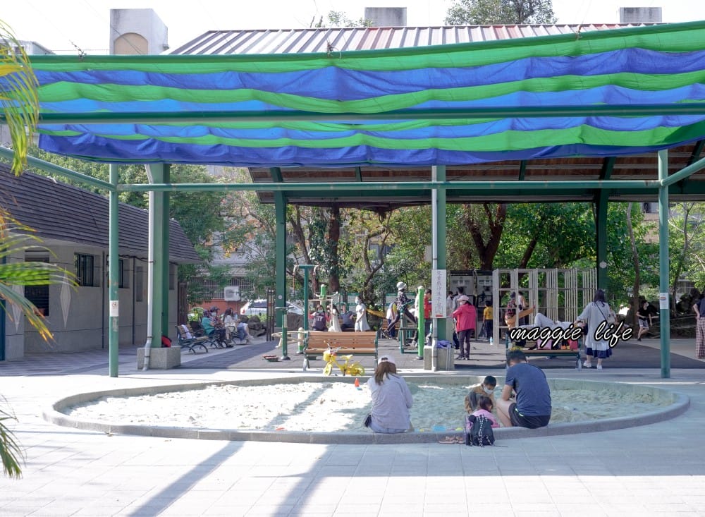 北投復興公園免費泡腳池，北投親子免費木造城堡遊戲場推薦，新北投站免費親子景點