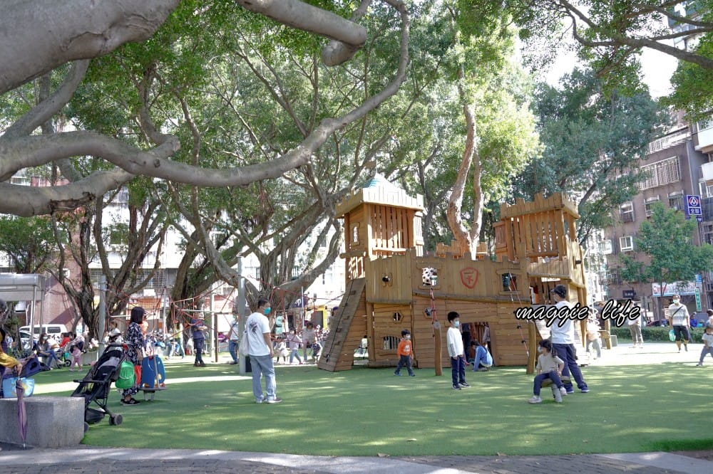 北投復興公園免費泡腳池，北投親子免費木造城堡遊戲場推薦，新北投站免費親子景點
