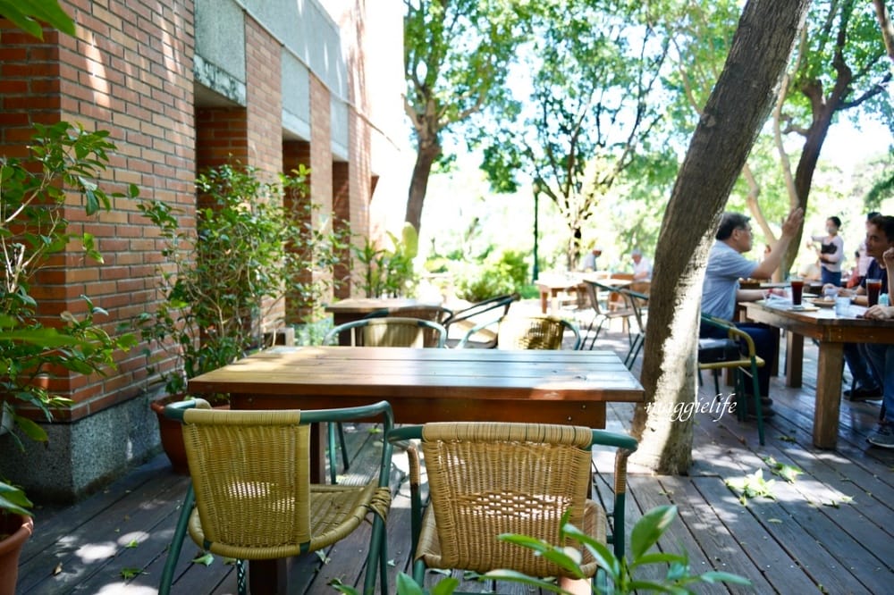 北投森林系景觀咖啡｜藝大咖啡，在樹林裡喝咖啡，眺望關渡平原，超療癒的！