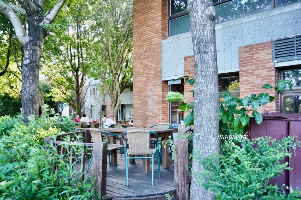 北投森林系景觀咖啡｜藝大咖啡，在樹林裡喝咖啡，眺望關渡平原，超療癒的！