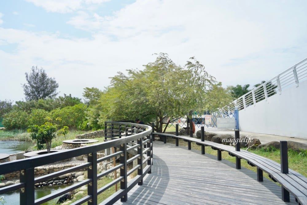 雲林景點|口湖遊客中心，免費租腳踏車遊湖，椬梧滯洪池雲林版小日月潭，免門票景點，喝下午茶吃好吃的海鮮麵！