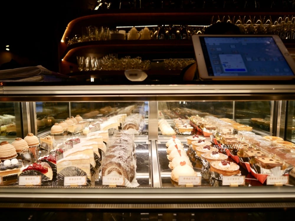 信義區不限時｜布納咖啡館Buna CAFE，沙拉披薩很推，不限時有插座，深夜咖啡廳！