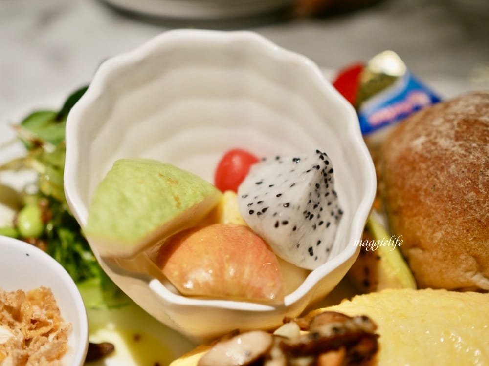 信義區不限時｜布納咖啡館Buna CAFE，沙拉披薩很推，不限時有插座，深夜咖啡廳！