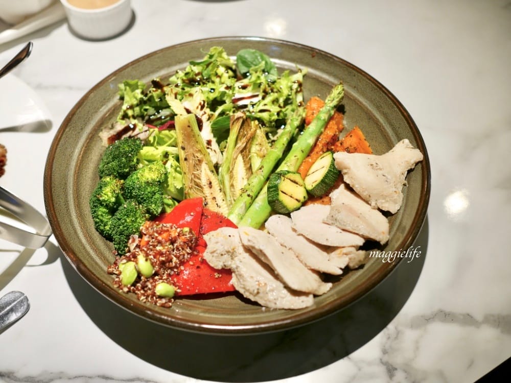 信義區不限時｜布納咖啡館Buna CAFE，沙拉披薩很推，不限時有插座，深夜咖啡廳！