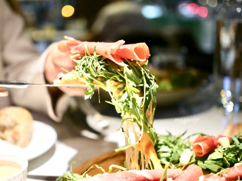 信義區不限時｜布納咖啡館Buna CAFE，沙拉披薩很推，不限時有插座，深夜咖啡廳！