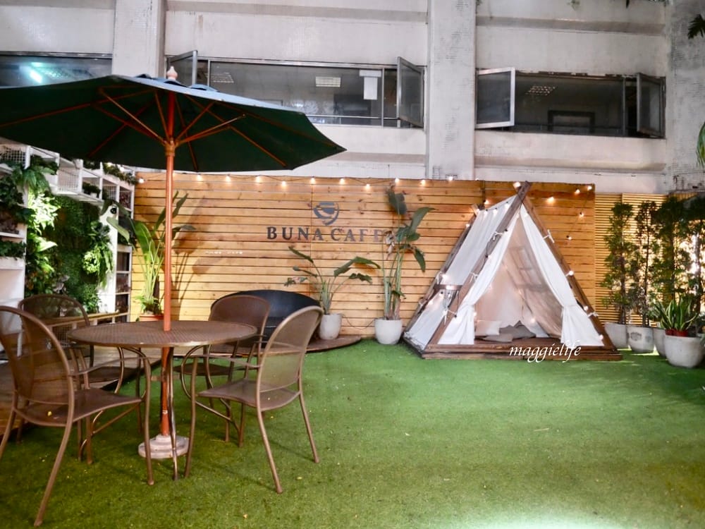 信義區不限時｜布納咖啡館Buna CAFE，沙拉披薩很推，不限時有插座，深夜咖啡廳！