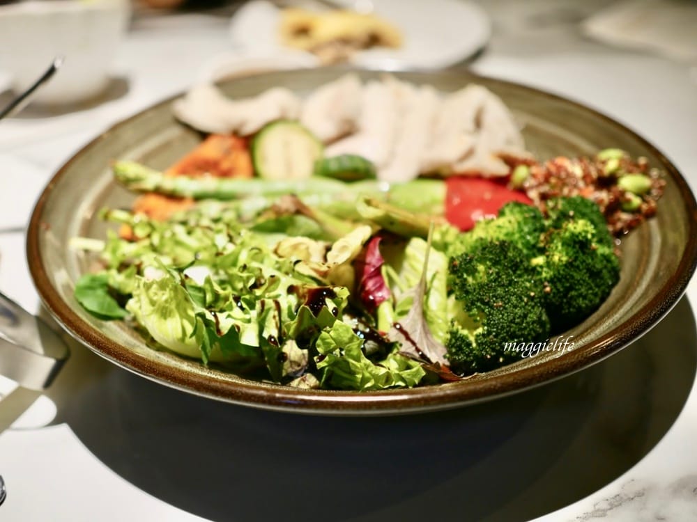 信義區不限時｜布納咖啡館Buna CAFE，沙拉披薩很推，不限時有插座，深夜咖啡廳！