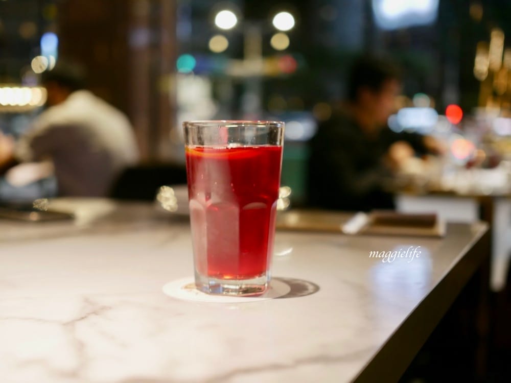 信義區不限時｜布納咖啡館Buna CAFE，沙拉披薩很推，不限時有插座，深夜咖啡廳！