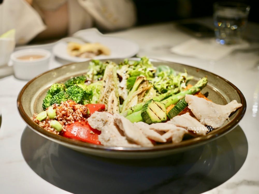 信義區不限時｜布納咖啡館Buna CAFE，沙拉披薩很推，不限時有插座，深夜咖啡廳！