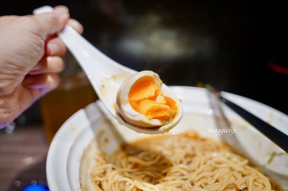 台北拉麵推薦｜麵屋和創生姜醬油拉麵專門店，宵夜場深夜食堂，每天只營業3小時，一樣大排長龍賣光光，鷹流老闆新開店！