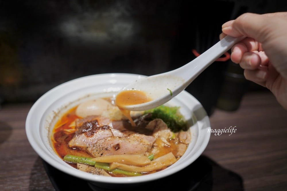 台北拉麵推薦｜麵屋和創生姜醬油拉麵專門店，宵夜場深夜食堂，每天只營業3小時，一樣大排長龍賣光光，鷹流老闆新開店！