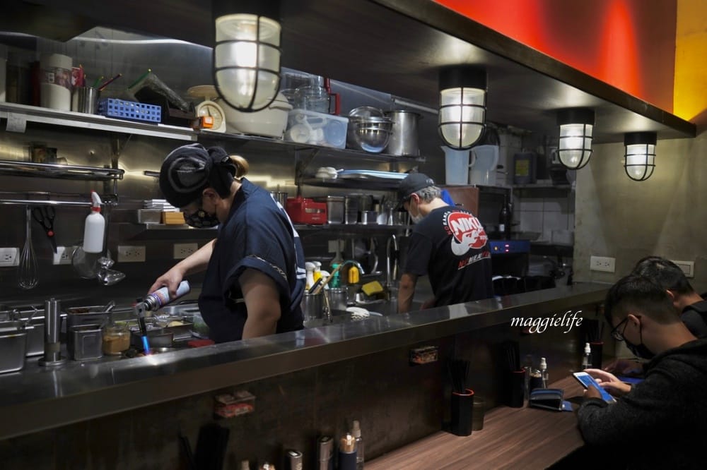 台北拉麵推薦｜麵屋和創生姜醬油拉麵專門店，宵夜場深夜食堂，每天只營業3小時，一樣大排長龍賣光光，鷹流老闆新開店！