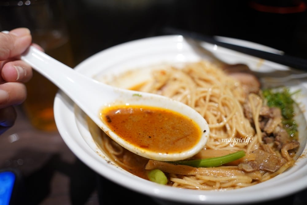 台北拉麵推薦｜麵屋和創生姜醬油拉麵專門店，宵夜場深夜食堂，每天只營業3小時，一樣大排長龍賣光光，鷹流老闆新開店！