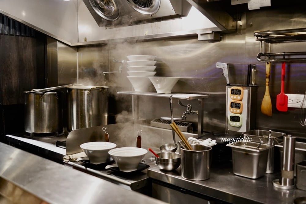 台北拉麵推薦｜麵屋和創生姜醬油拉麵專門店，宵夜場深夜食堂，每天只營業3小時，一樣大排長龍賣光光，鷹流老闆新開店！