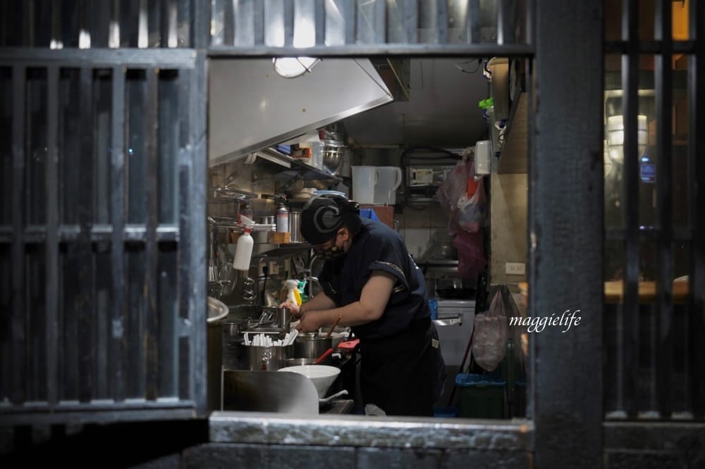 台北拉麵推薦｜麵屋和創生姜醬油拉麵專門店，宵夜場深夜食堂，每天只營業3小時，一樣大排長龍賣光光，鷹流老闆新開店！