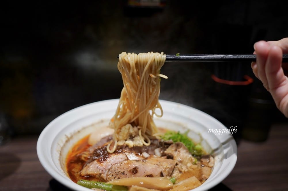 台北拉麵推薦｜麵屋和創生姜醬油拉麵專門店，宵夜場深夜食堂，每天只營業3小時，一樣大排長龍賣光光，鷹流老闆新開店！