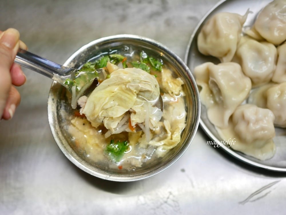 饒河街美食|松山市場水餃，只賣三種東西每天大爆滿，水餃超大顆，不是在地人找不到的隱藏版水餃！