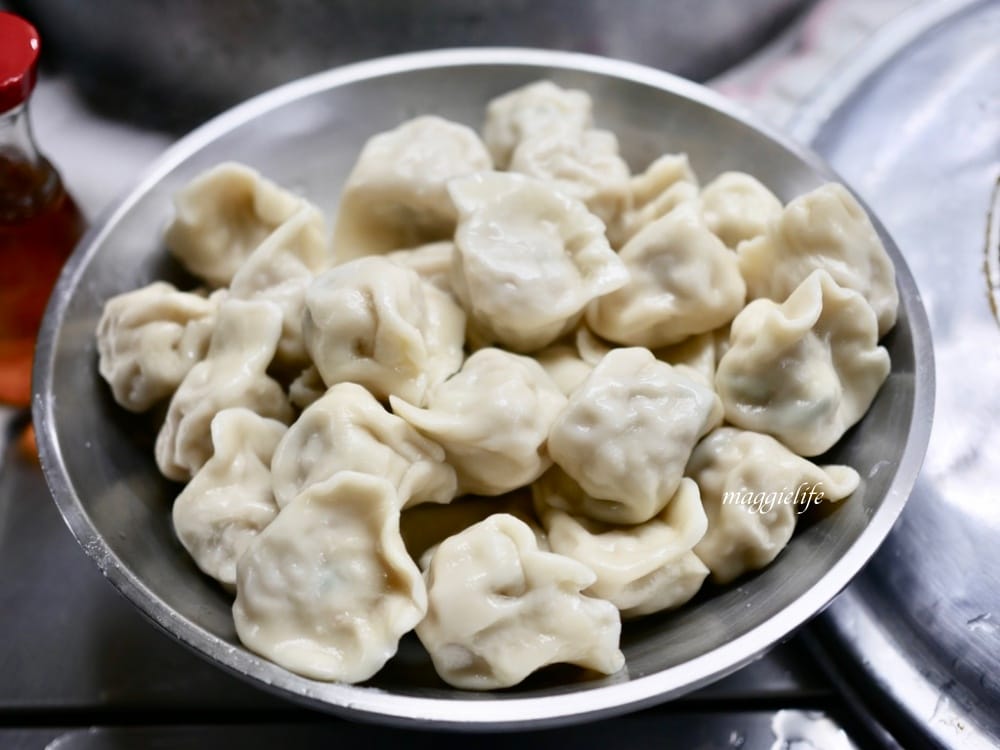 饒河街美食|松山市場水餃，只賣三種東西每天大爆滿，水餃超大顆，不是在地人找不到的隱藏版水餃！