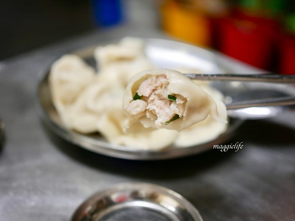 饒河街美食|松山市場水餃，只賣三種東西每天大爆滿，水餃超大顆，不是在地人找不到的隱藏版水餃！