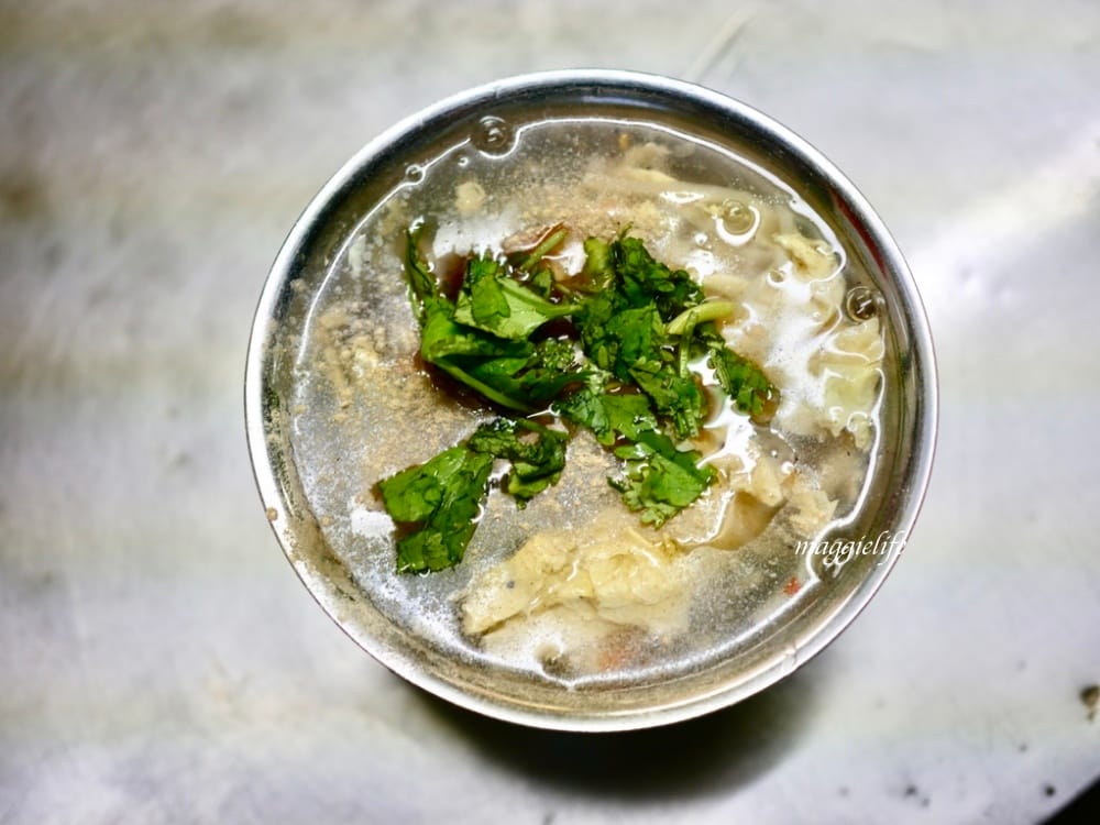 饒河街美食|松山市場水餃，只賣三種東西每天大爆滿，水餃超大顆，不是在地人找不到的隱藏版水餃！