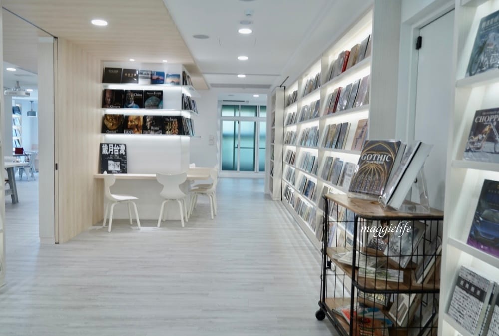 淡水益品書屋，100元咖啡/茶/冰沙喝到飽 不限時，韓風網美閱讀空間，飽覽群書！