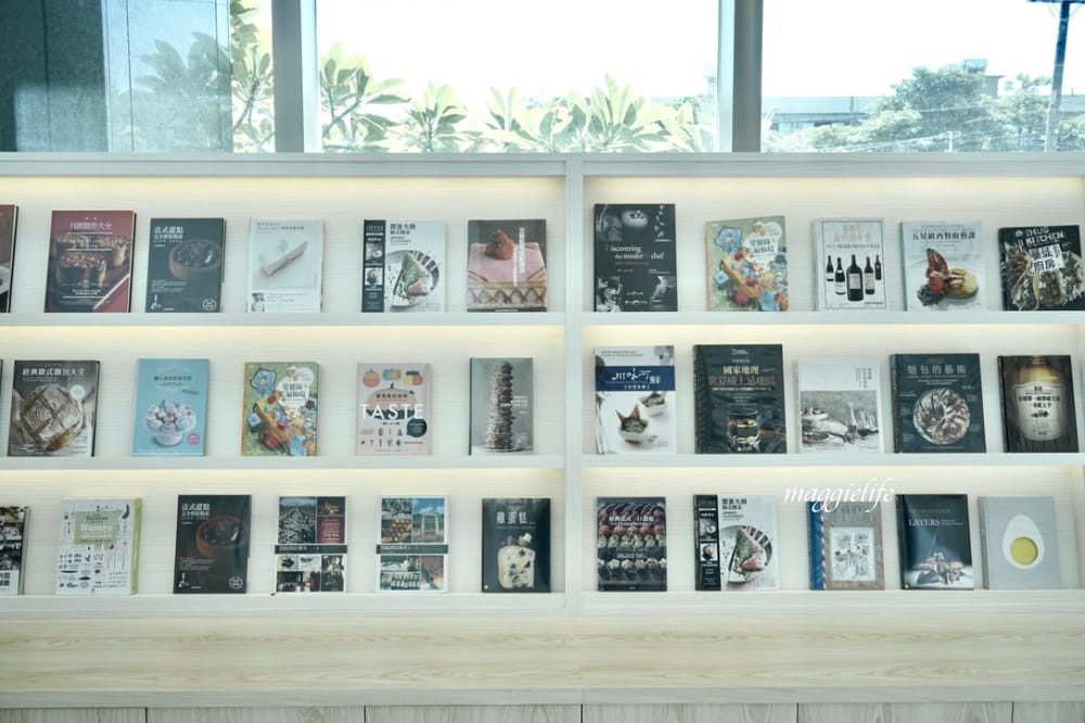 淡水益品書屋，100元咖啡/茶/冰沙喝到飽 不限時，韓風網美閱讀空間，飽覽群書！