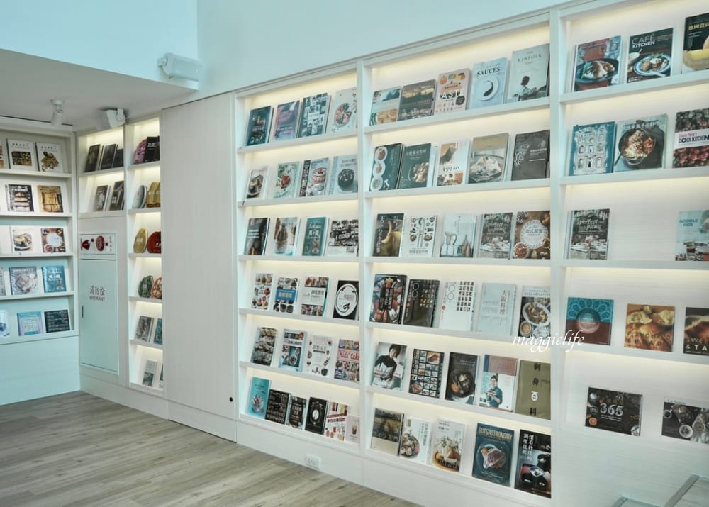 淡水益品書屋，100元咖啡/茶/冰沙喝到飽 不限時，韓風網美閱讀空間，飽覽群書！