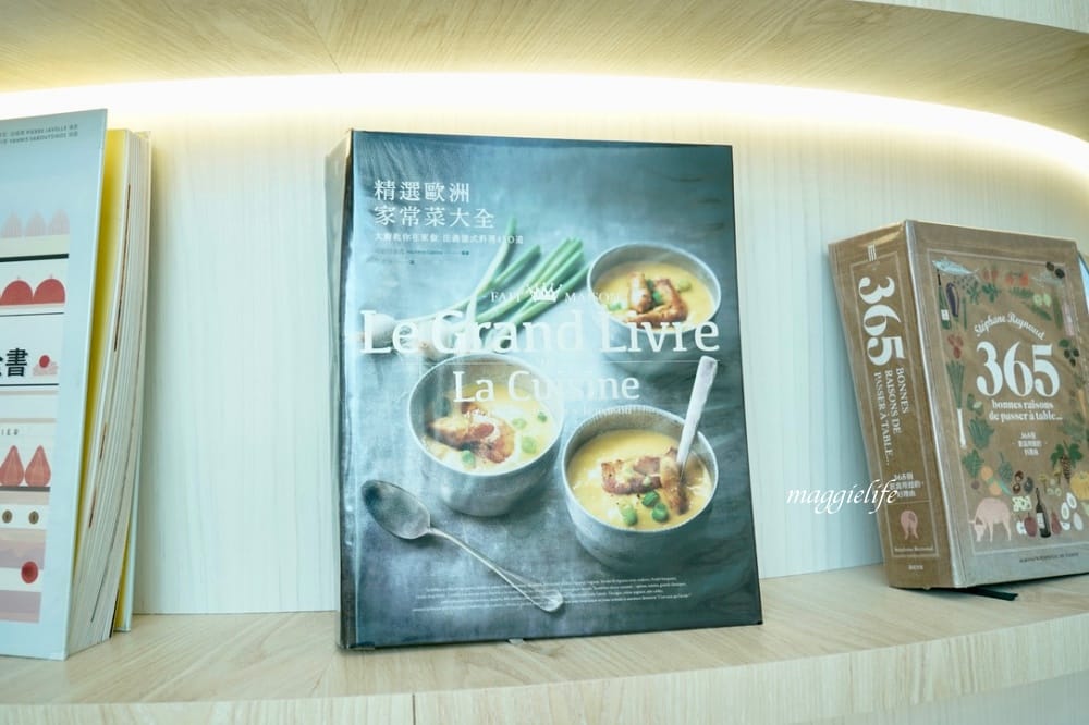 淡水益品書屋，100元咖啡/茶/冰沙喝到飽 不限時，韓風網美閱讀空間，飽覽群書！