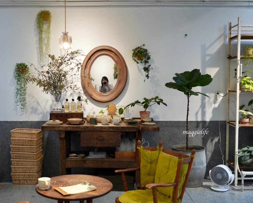 綠咖生活概念店，位於市區森林系擁有療癒小花園的咖啡館，老奶奶焦糖法式吐司超級好吃！信義安和咖啡館！