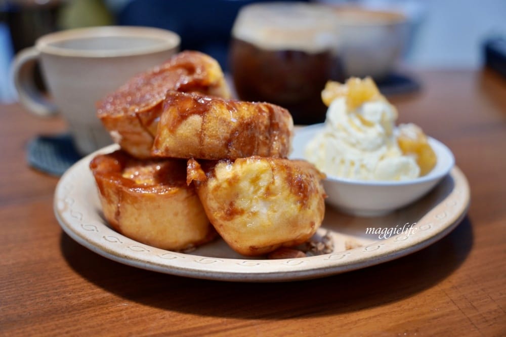 綠咖生活概念店，位於市區森林系擁有療癒小花園的咖啡館，老奶奶焦糖法式吐司超級好吃！信義安和咖啡館！