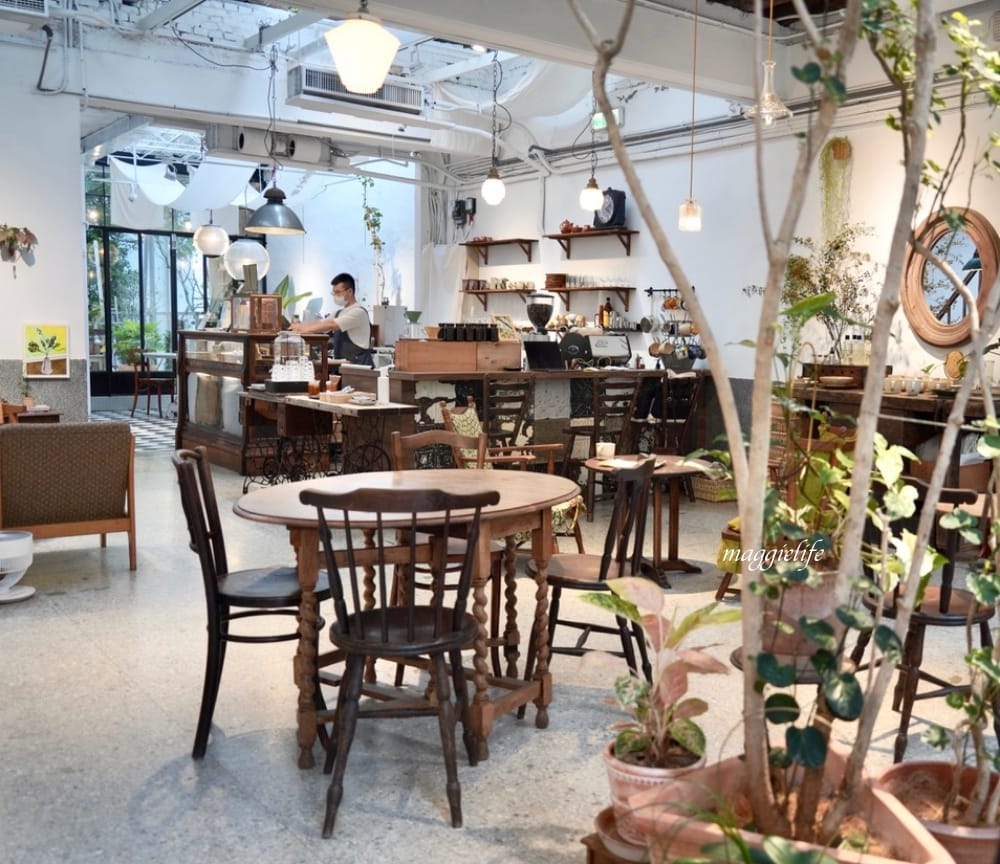 綠咖生活概念店，位於市區森林系擁有療癒小花園的咖啡館，老奶奶焦糖法式吐司超級好吃！信義安和咖啡館！