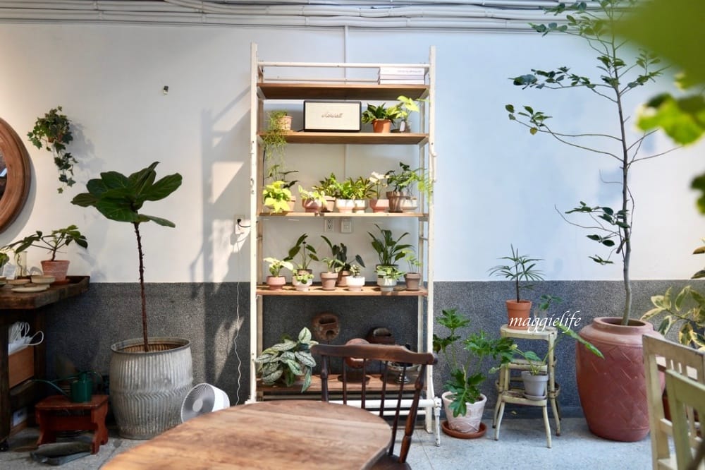 綠咖生活概念店，位於市區森林系擁有療癒小花園的咖啡館，老奶奶焦糖法式吐司超級好吃！信義安和咖啡館！