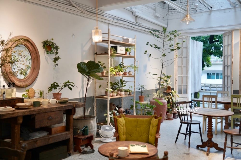 綠咖生活概念店，位於市區森林系擁有療癒小花園的咖啡館，老奶奶焦糖法式吐司超級好吃！信義安和咖啡館！