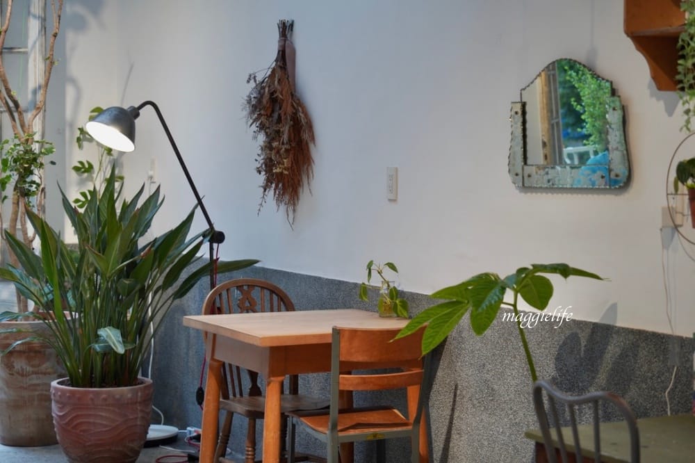 綠咖生活概念店，位於市區森林系擁有療癒小花園的咖啡館，老奶奶焦糖法式吐司超級好吃！信義安和咖啡館！