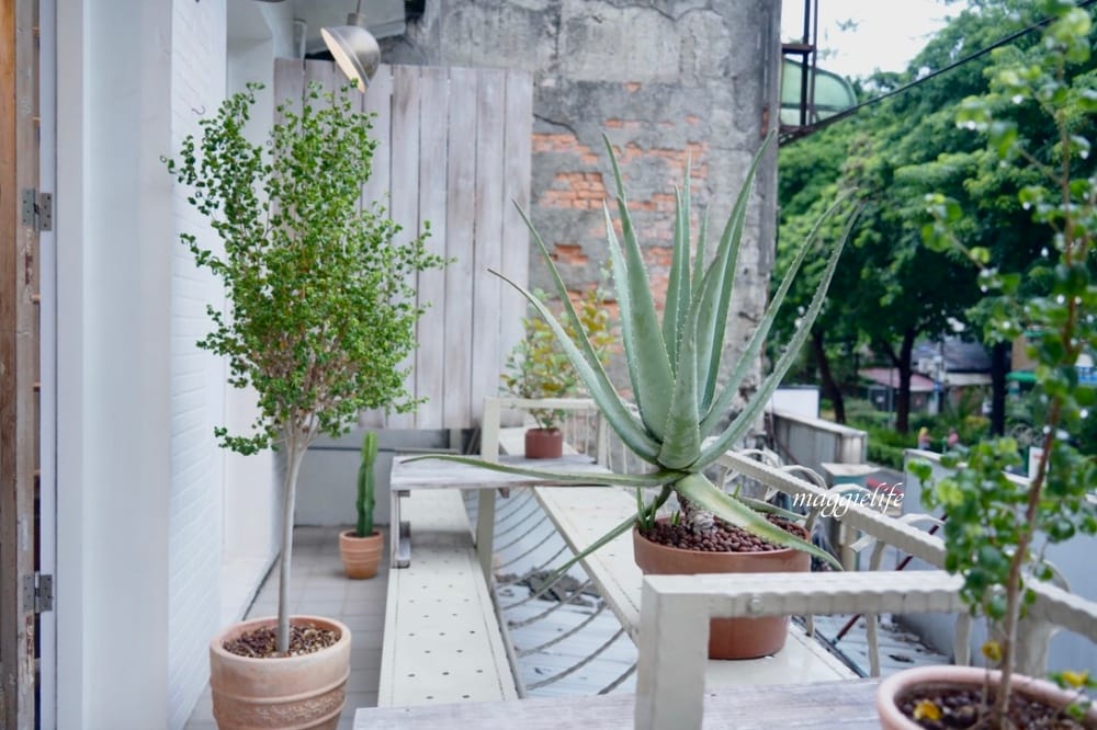 綠咖生活概念店，位於市區森林系擁有療癒小花園的咖啡館，老奶奶焦糖法式吐司超級好吃！信義安和咖啡館！