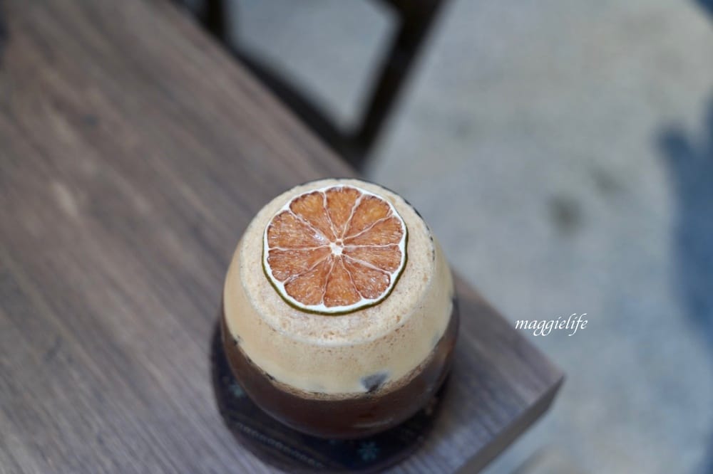 綠咖生活概念店，位於市區森林系擁有療癒小花園的咖啡館，老奶奶焦糖法式吐司超級好吃！信義安和咖啡館！