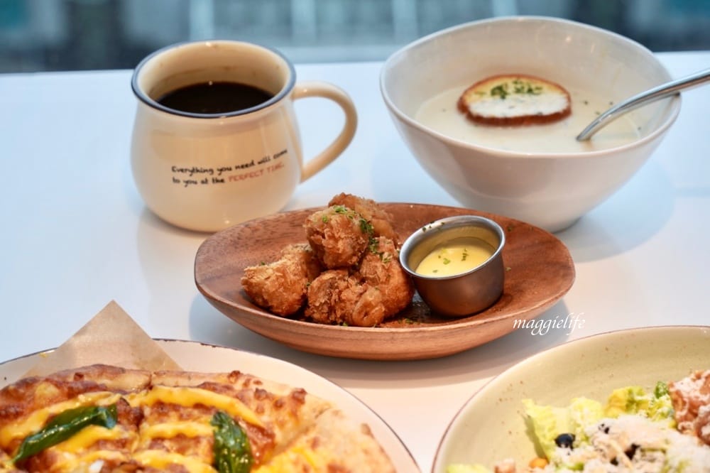 台北美食｜貳樓微風南山店Second Floor Cafe，挑高9米大片落地窗101景觀，彷彿在美術館用餐
